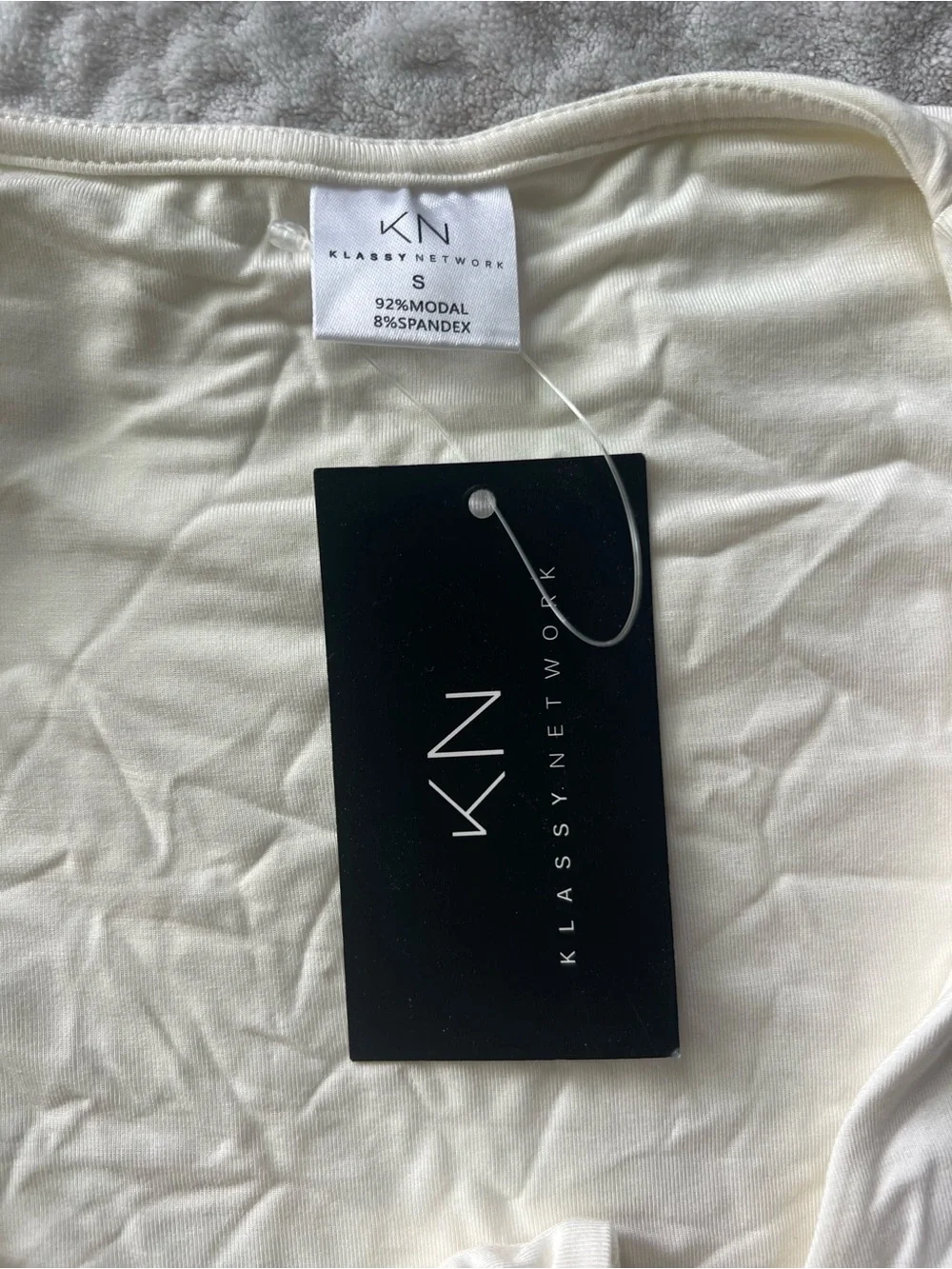 NWT Klassy Network Collection Women’s White Tie-Front Cropped Top | Size S - Picture 4 of 8